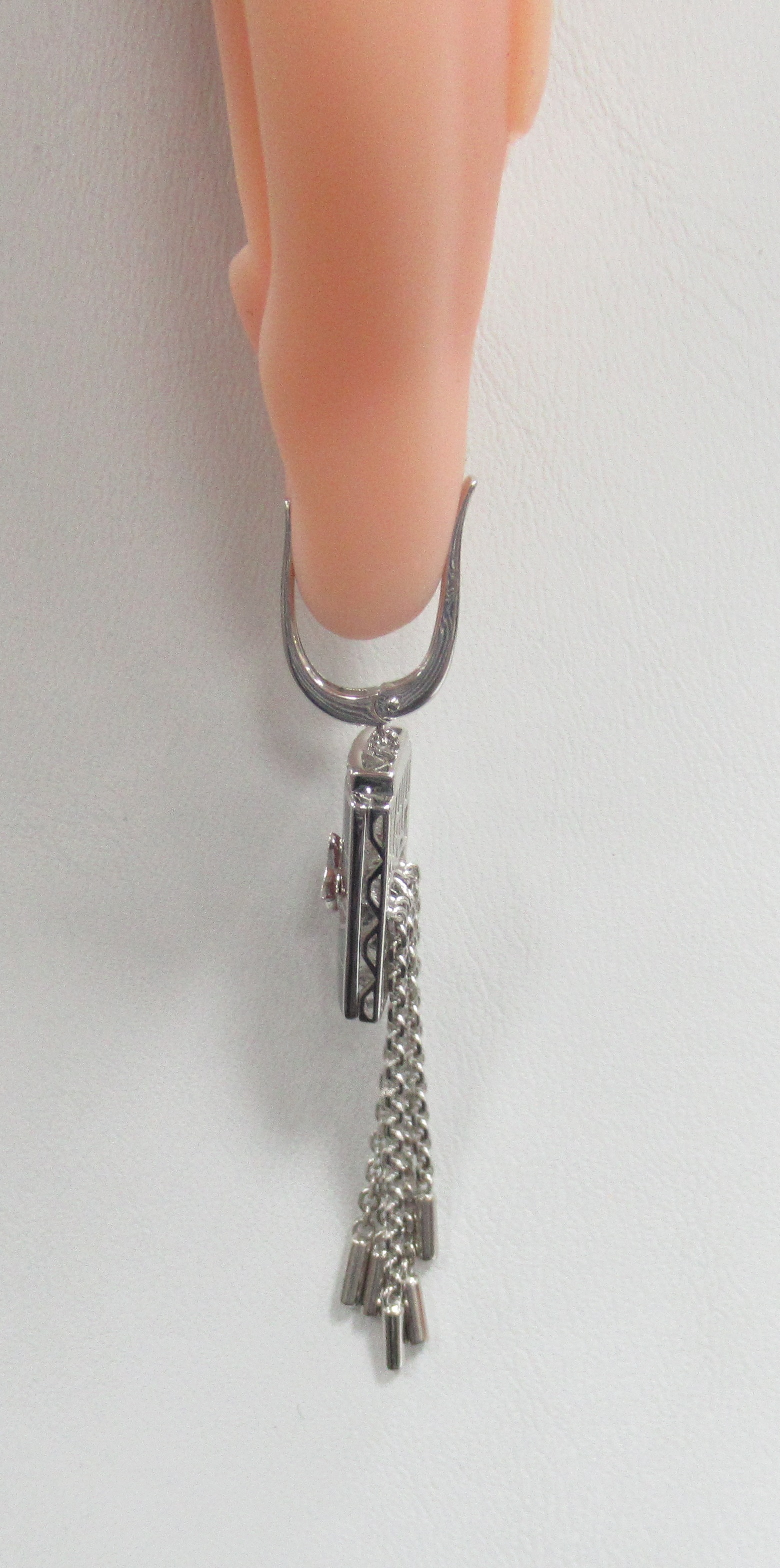 Серьги из белого золота с бриллиантами